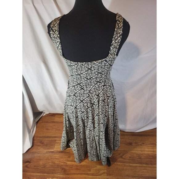 Effies Heart Size S Sleeveless Black & White Geometric Design Dress - Picture 5 of 6